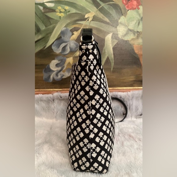 Kate Spade Victoria Classic w/Pink & White Stripe Crossbody - Matching Wallet - Picture 6 of 10